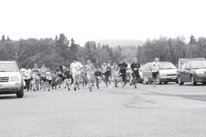 Staff photos/Rhonda Silence Above: The energetic runners in the Rendezvous Days Walk-Run took off a few seconds before the walkers.