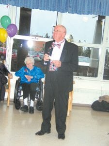 Left: Master of Ceremonies Walt Mianowski thanked residents, families, staff, volunteers, and community members for participating in Nursing Home Week events.