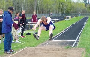 Peter Warren’s leap of 17’ 5” wasn’t quite good enough to place in the long jump, but Warren did manage to win the 200 meters and finished 2nd in the 100 meter dash at conference.