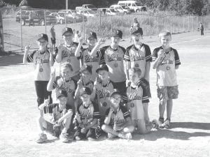 The 2011 Parent Pitch champions are the Yankees! (L-R, front) Lucas Sheils, Jacob Dorr, Amy Carpenter. (L-R, middle) Bianca Zimmer, Ella Sporn, Kevin Viren, Tate Crawford. (L-R, back) Abby Crawford, Mason Liljestrand, Adam Dorr, Keenan Hingos, Vaughn Swindlehurst, Pete Sutton.