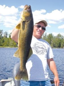 Guide Mike Berg demonstrated that he catches them too, bringing in the biggest fish of the weekend, this 31-inch walleye. All of the trophy fish were released and some nice eating-size fish kept for a delicious dinner.