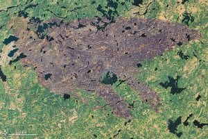 This October 11 image from NASA Earth Observatory Landsat-5 shows the Pagami Creek fire nearly contained. NASA officials wrote, “Apart from a faint hint of smoke, there is little sign of current fire activity in the image. The burned forest, however, is charcoal-colored, in contrast to the green forest around it.”