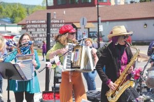 Three of the talented members of The SplinterTones (L-R) Holly Harwig, Leah Thomas, Liz Sivertson grooving at a recent Harbor Park concert.