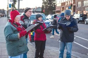 The “Oh Ole Night”event on Friday, November 27 was brightened by Christmas carolers.