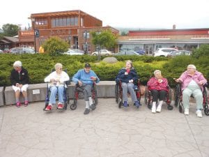 Above: A brisk fall day didn’t keep these hardy residents from enjoying their ice cream treat on a recent visit to Harbor Park. Left: Several residents participated in a “hands on” weaving demonstration with Kay Rosenthal on September 12.