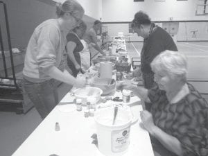 Cake decorators Carol Hackett, Katy Sehloff and her visiting sister, Valita Bockovich and Janet Hari.